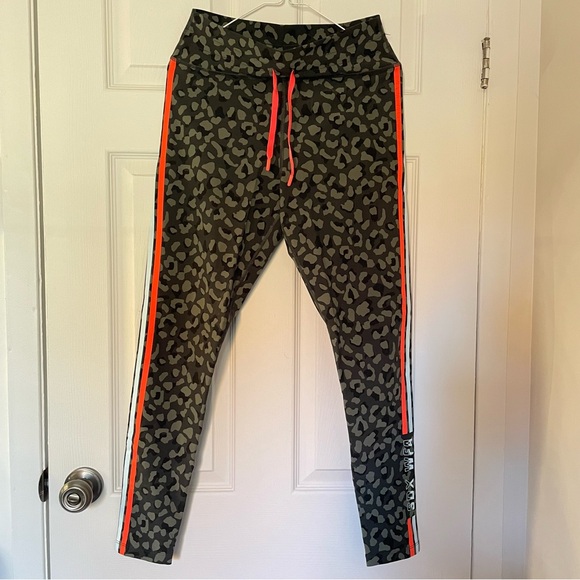 ✖️Unavailable✖️ SDA x WFX leggings - Picture 2 of 5